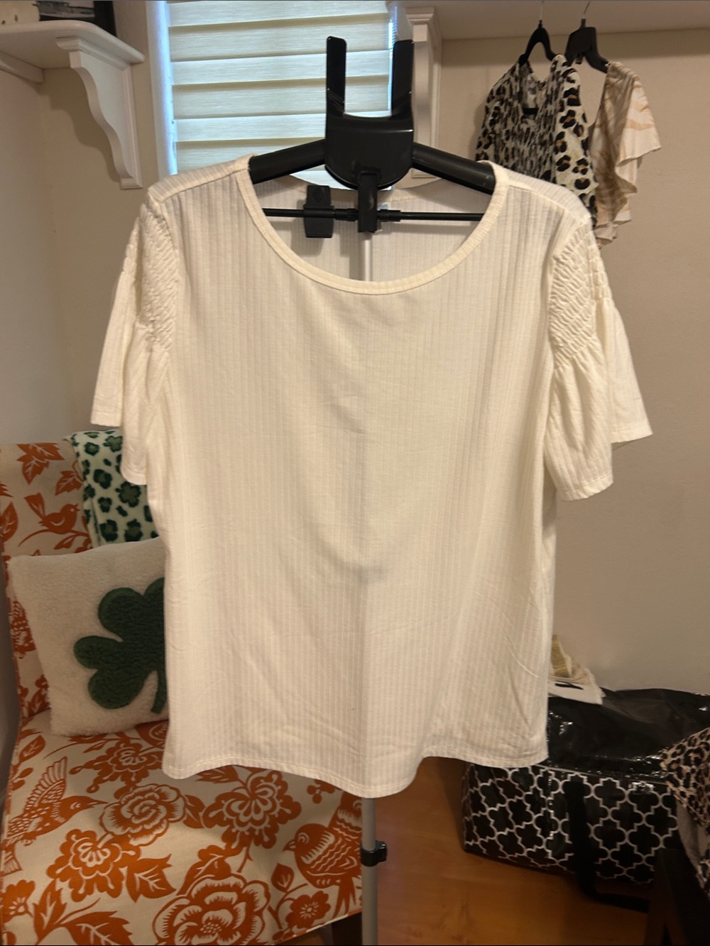 LuLaRoe Stephanie White/Cream Ribbed Short Sleeve Tee